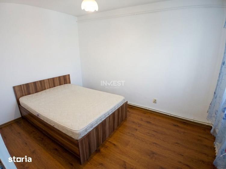 Apartament cu 3 camere semidecomandat în Podu Roș