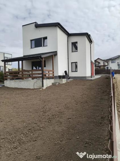 Casă cu 4 camere cu Teren 480 Mp în Bârnova