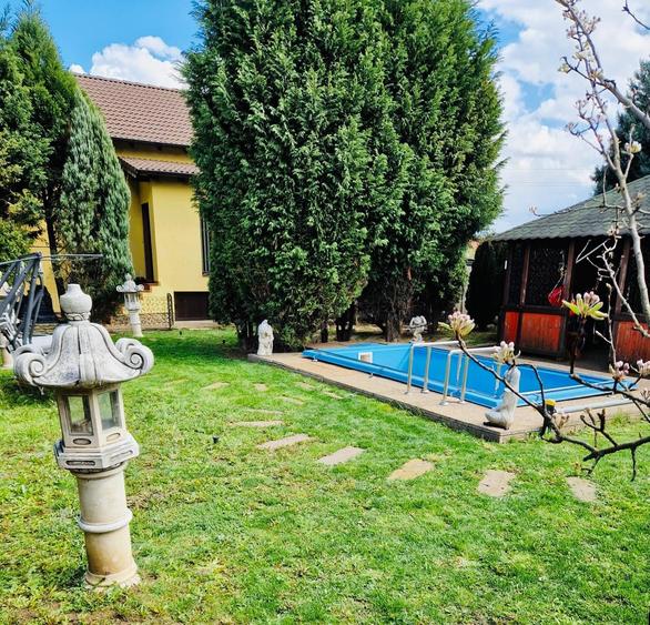 Casă individuală cu 5 camere cu Canalizare în Cetate