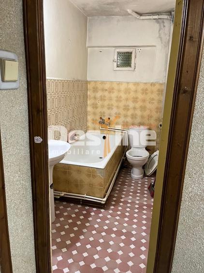 Apartament cu 3 camere decomandat în Podul de Fier