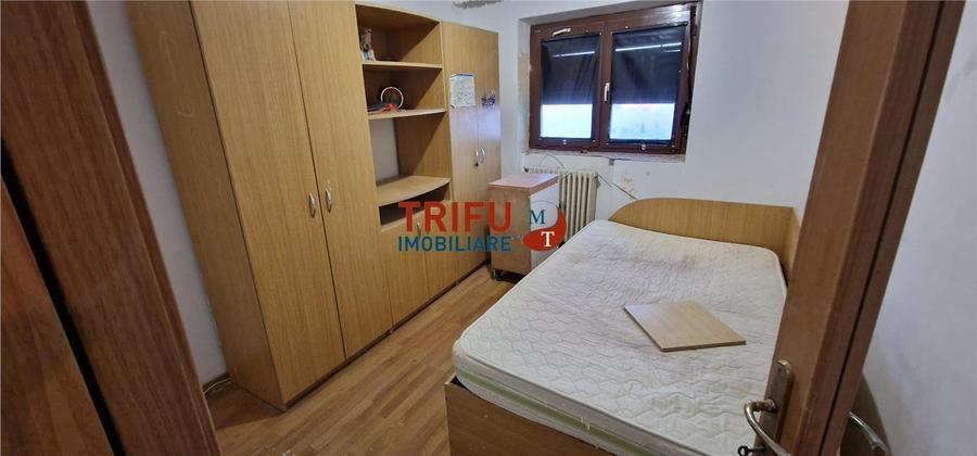 Apartament cu 3 camere decomandat în Cetate
