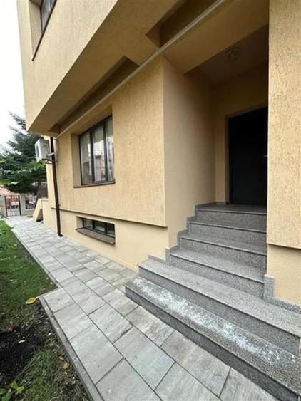 Casă individuală cu 12 camere cu Canalizare în Domenii