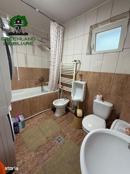 Casă cu 6 camere cu Teren 255 Mp în Mircea cel Bătrân