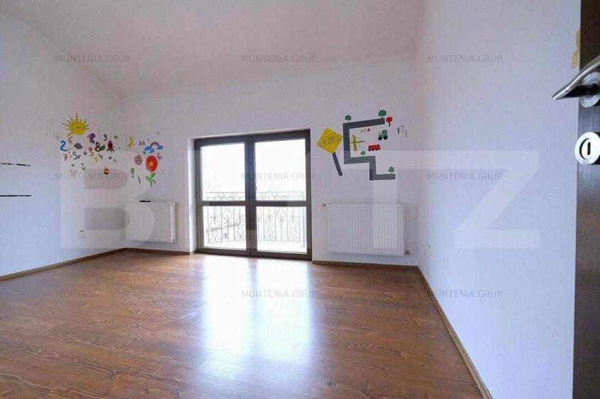 Casă individuală cu 6 camere cu Canalizare în Nord-Est