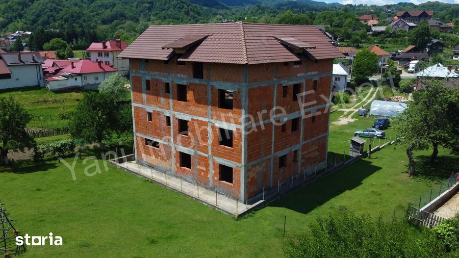 Casă cu Teren 1183 Mp în Corbeni