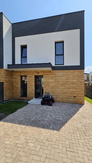 Duplex cu 3 camere cu Canalizare în Ghimbav Livadă