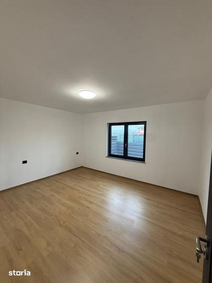 Casă cu 3 camere cu Teren 350 Mp în Letea Veche