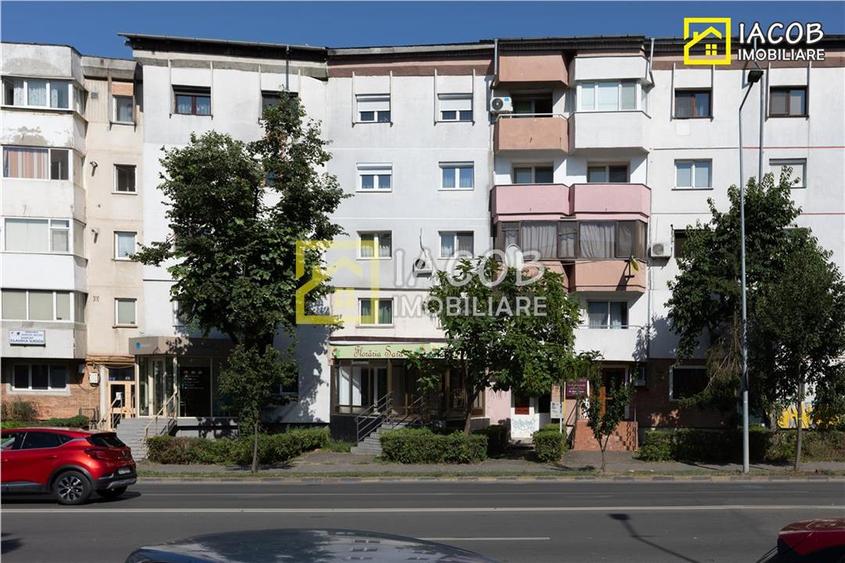 Apartament cu 3 camere decomandat, mobilat în 9 Mai