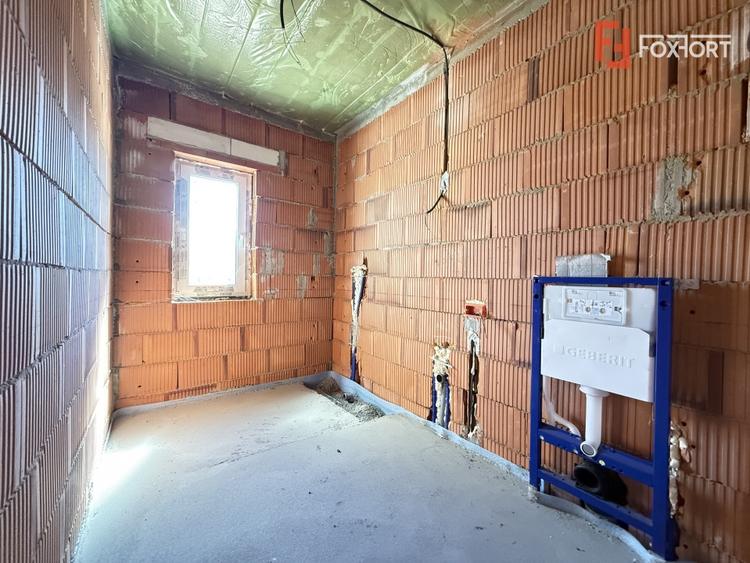 Duplex cu 5 camere cu Canalizare în Sânmihaiu Român