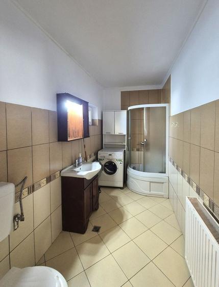 Casă individuală cu 5 camere cu Canalizare în Central