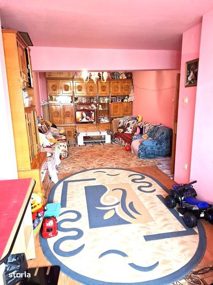 Apartament cu 2 camere decomandat în Broșteni