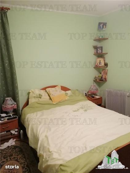 Casă cu 7 camere cu Teren 825 Mp în Păcureți