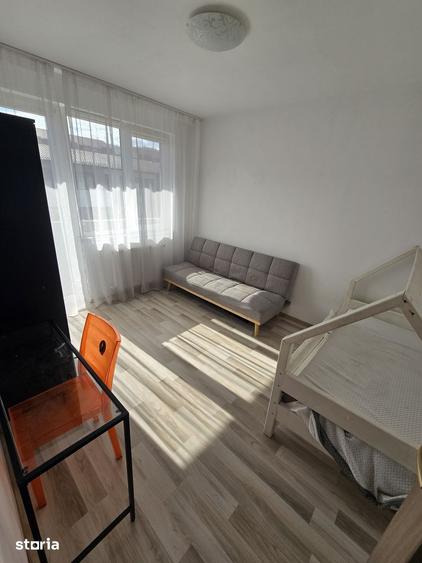 Casă cu 4 camere cu Teren 140 Mp în Florești