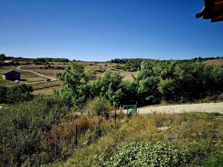 Casă cu 5 camere cu Teren 538 Mp în Bârnova