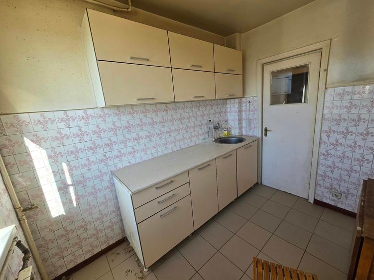 Apartament cu 3 camere decomandat în Gara de Nord
