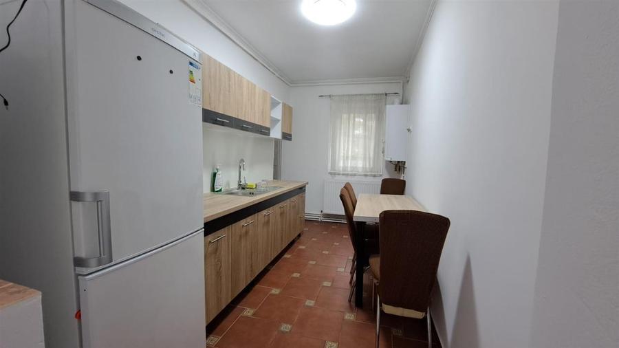 Garsonieră decomandată, mobilată în Răcădău