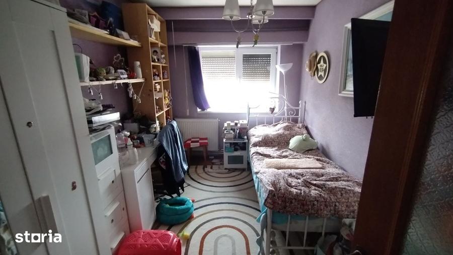Apartament cu 4 camere decomandat în Dacia