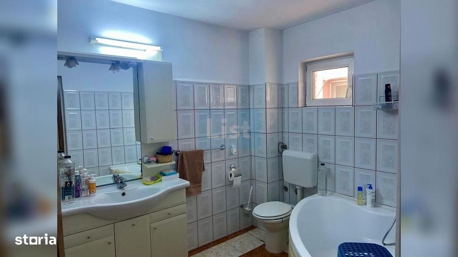 Casă cu 4 camere în Satu Nou