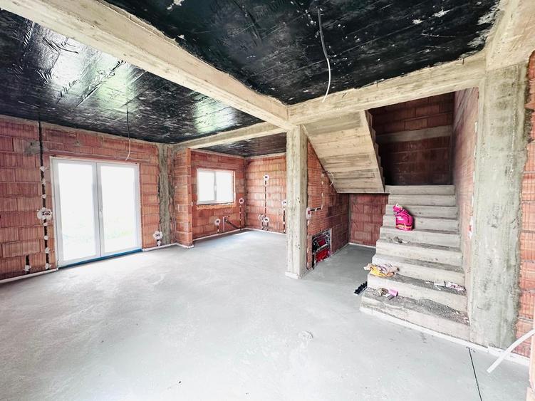 Duplex cu 4 camere cu Teren 315 Mp în Moșnița Nouă