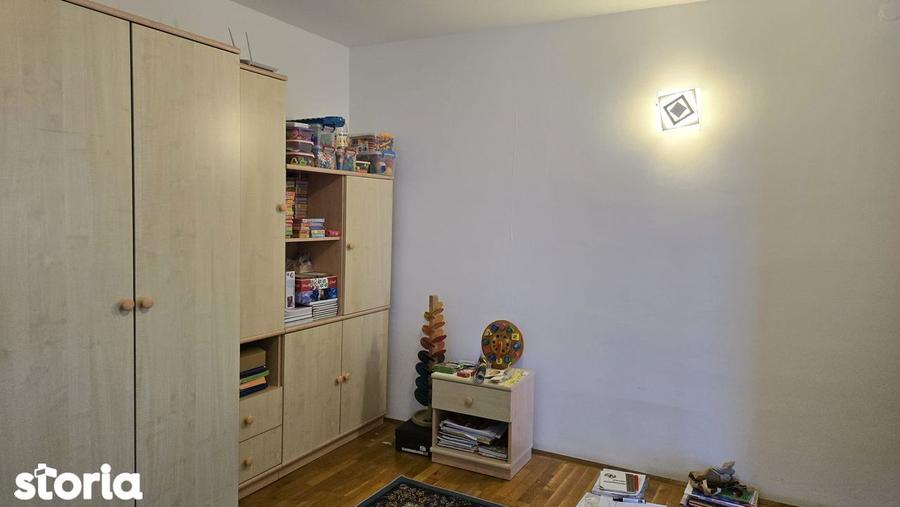 Casă cu 5 camere cu Teren 900 Mp în Zăvoi