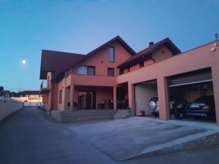 Casă cu 4 camere în Central