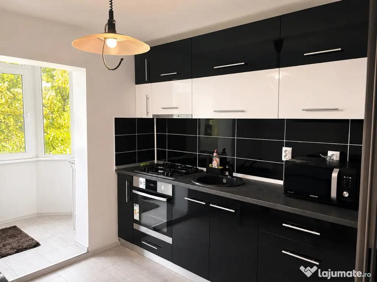 Apartament cu 3 camere decomandat în Calarași 4
