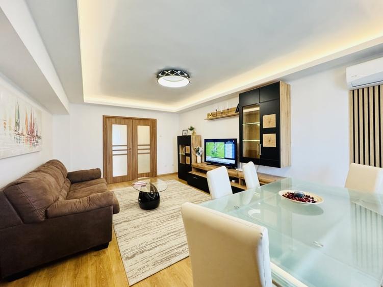 Apartament cu 4 camere decomandat, mobilat în Decebal
