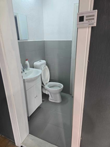 Spațiu comercial, de 135 mp, în Câmpului