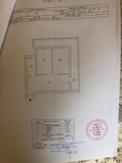 Apartament cu 3 camere semidecomandat în Podu Roș