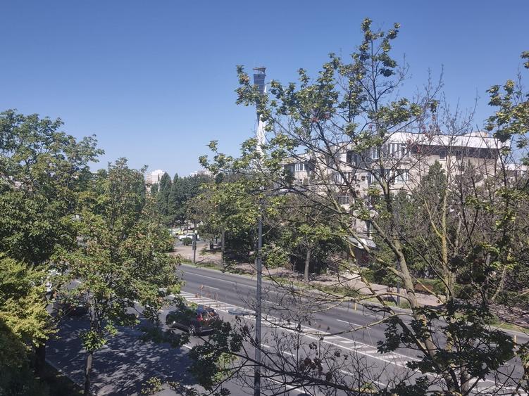 Apartament cu 2 camere decomandat în Far
