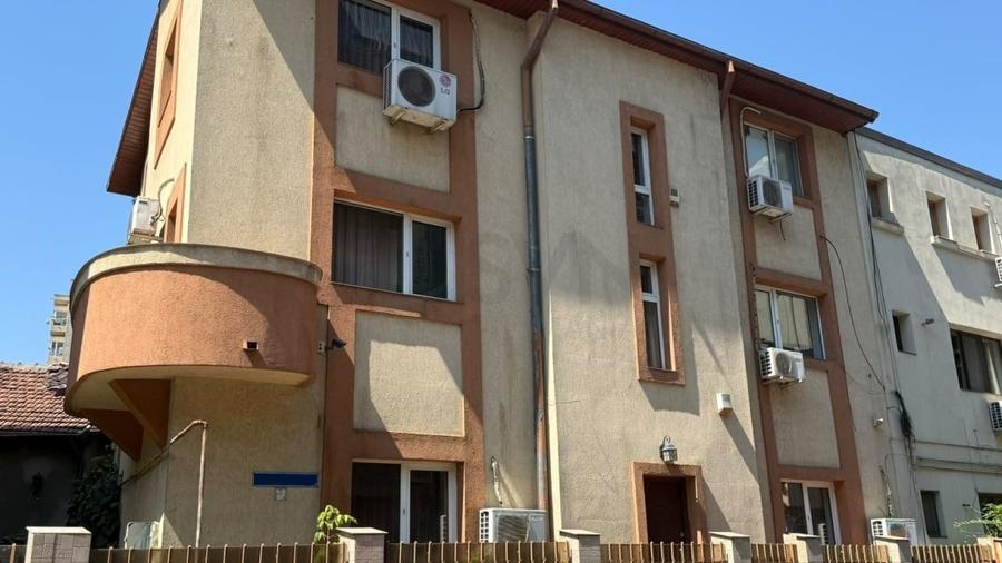 Casă individuală cu 8 camere cu Teren 200 Mp în Unirii