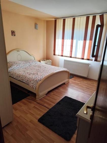 Casă individuală cu 6 camere cu Canalizare în Goruna