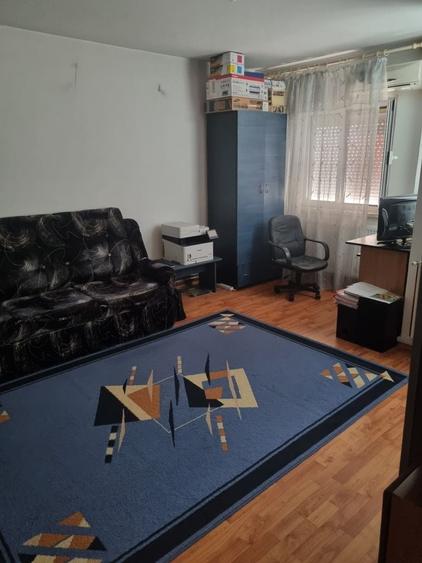 Apartament cu 3 camere decomandat în Mofleni