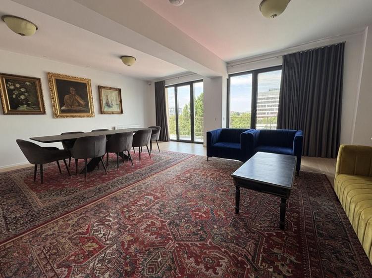 Penthouse cu 5 camere semidecomandat în Timpuri Noi