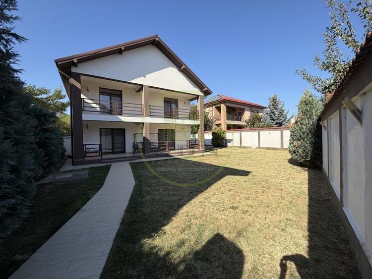 Casă individuală cu 5 camere cu Canalizare în Cârcea