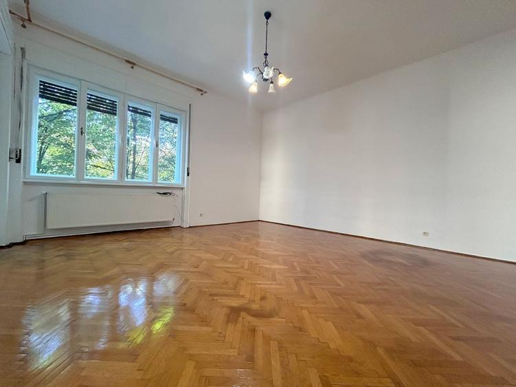 Apartament cu 3 camere decomandat, mobilat în Central