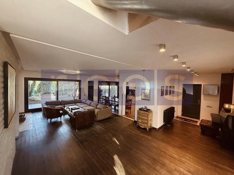 Casă individuală cu 6 camere cu Piscina în Central