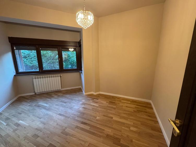 Apartament cu 4 camere semidecomandat în Cotroceni