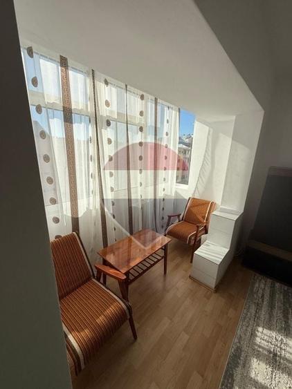 Apartament cu 3 camere decomandat, mobilat în Traian