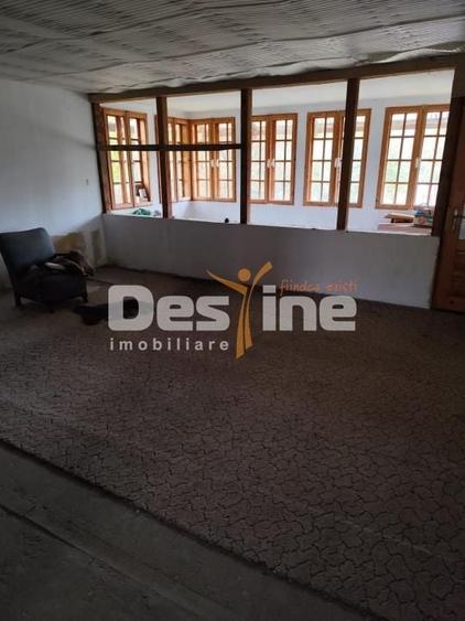 Casă cu 6 camere cu Teren 11250 Mp în Ștubeiu