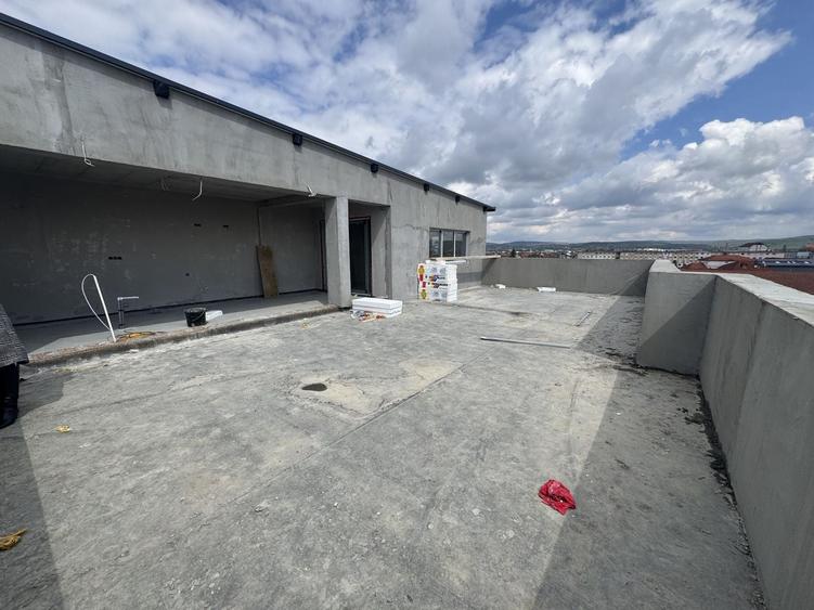 Penthouse cu 3 camere decomandat în Țiglari