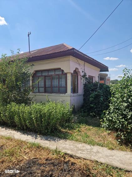 Casă cu 2 camere cu Teren 594 Mp în Comana
