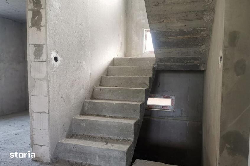 Casă cu 5 camere cu Teren 388 Mp în Șimnicu de Sus