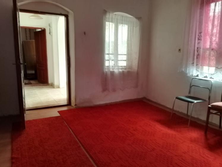 Casă cu 4 camere decomandat în Șimnicu de Jos