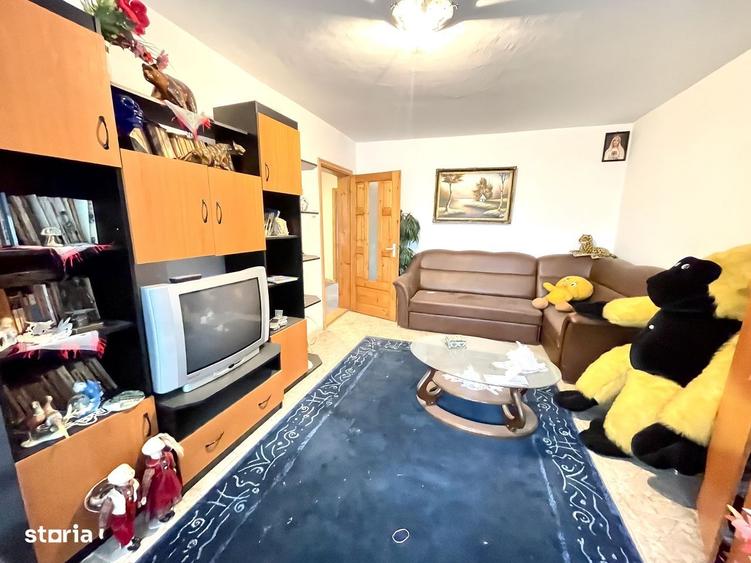 Apartament cu 3 camere decomandat în Republicii