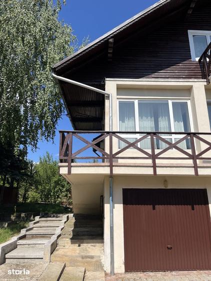 Casă cu 8 camere cu Teren 2530 Mp în Măneciu