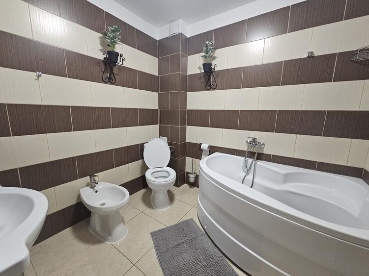 Apartament cu 3 camere decomandat în Lunca Cetățuii