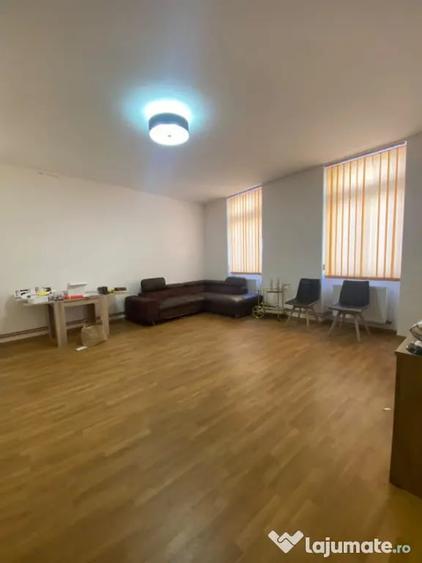 Casă cu 5 camere cu Teren 300 Mp în Ultracentral