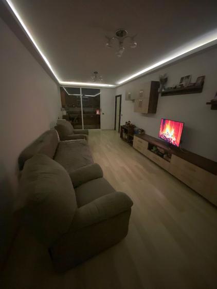 Apartament cu 3 camere decomandat în 13 Decembrie