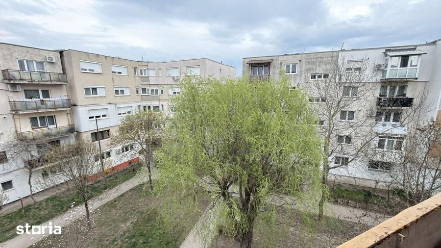Apartament cu 3 camere semidecomandat în Central